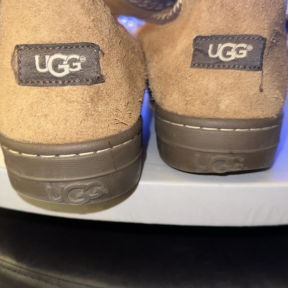 Uggs - Picture 4 of 4
